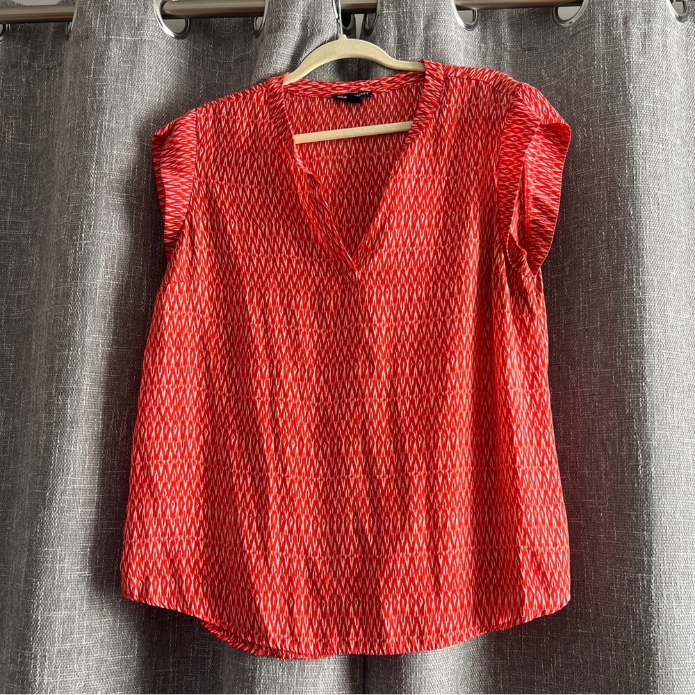 Hilary Radley - Short sleeved, unlined, red & white print blouse - size Large